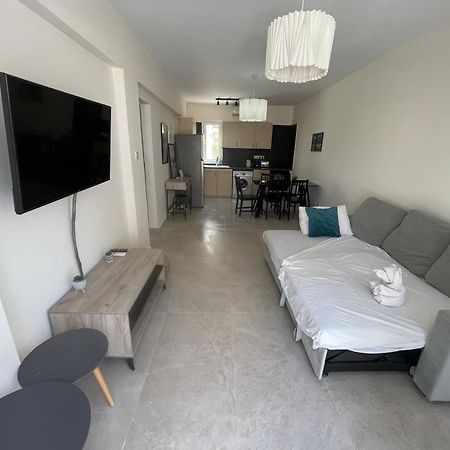 Mari House-Close To The Beach Paphos Extérieur photo